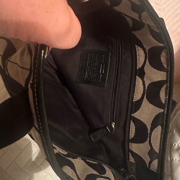 Coach purse. Like new - Picture 2 of 6